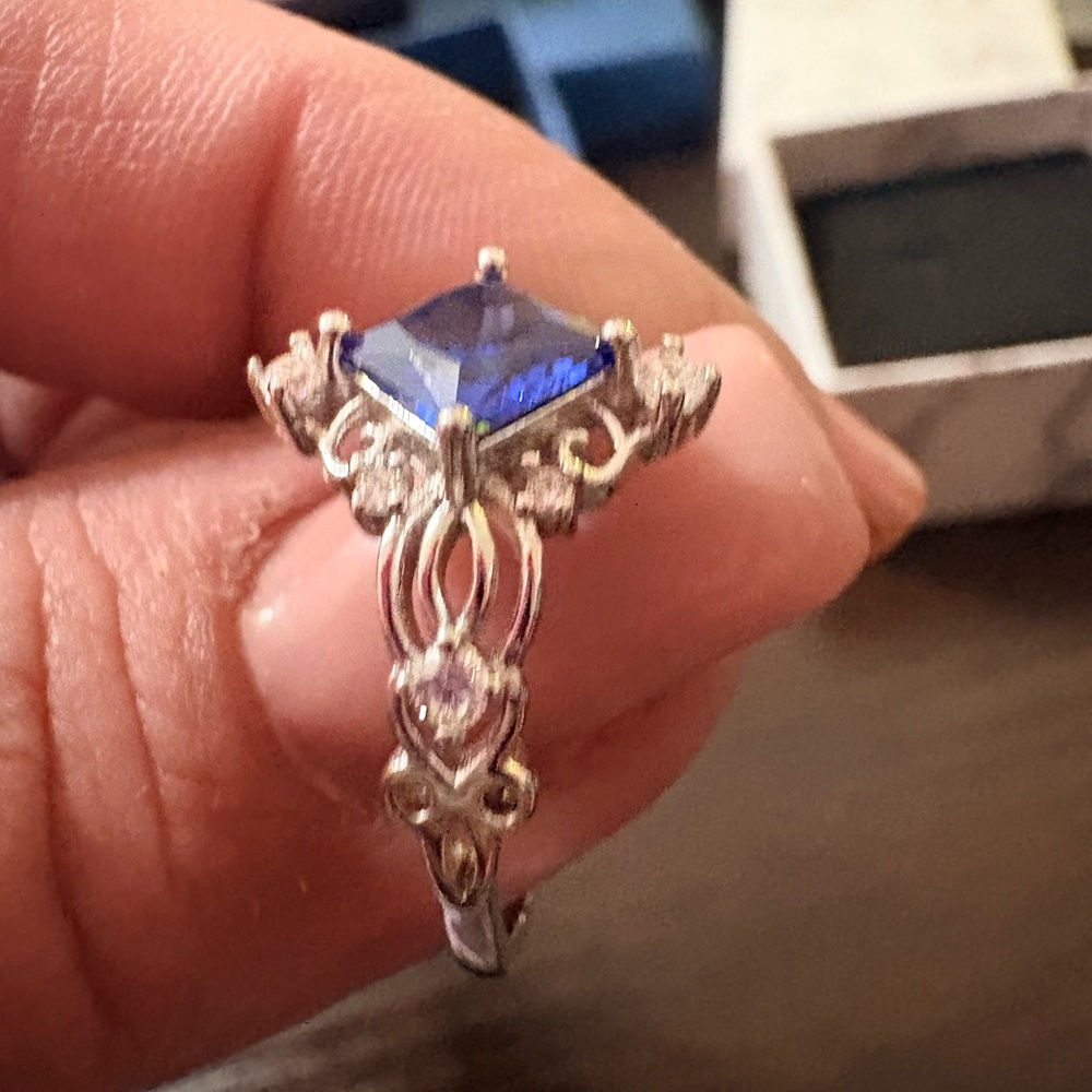 Silver Filigree Ring with Blue-Purple Center Stone - Picture 3 of 4